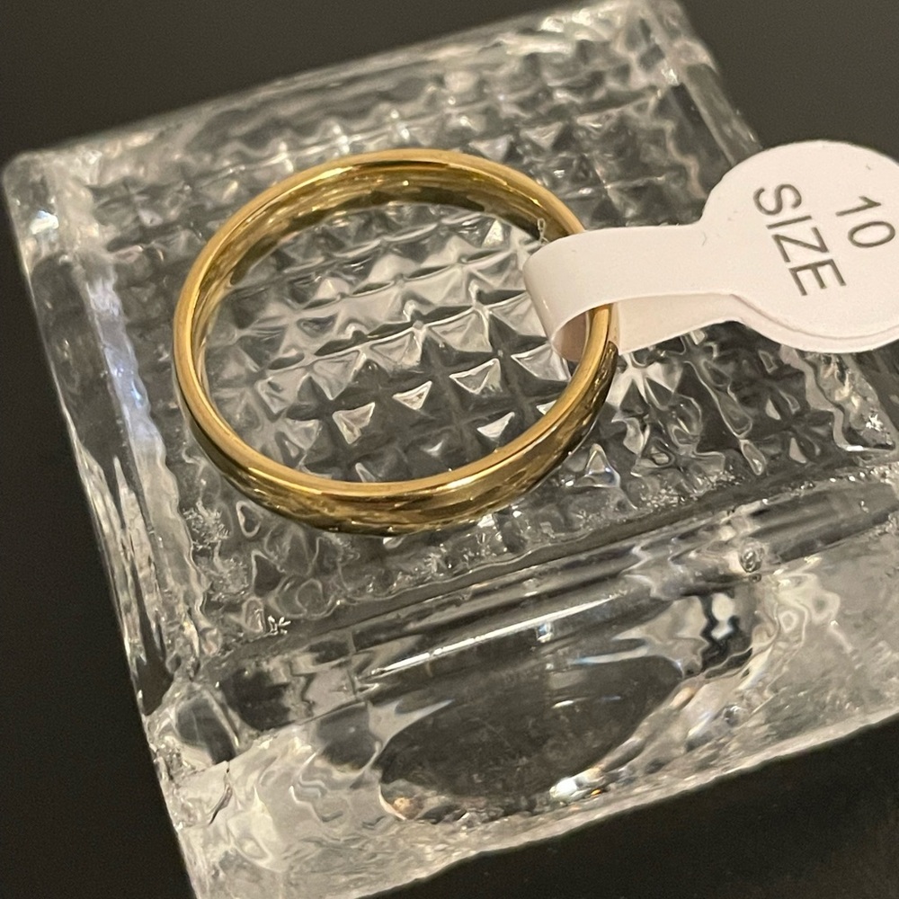 Gold Men’s Band Size 10